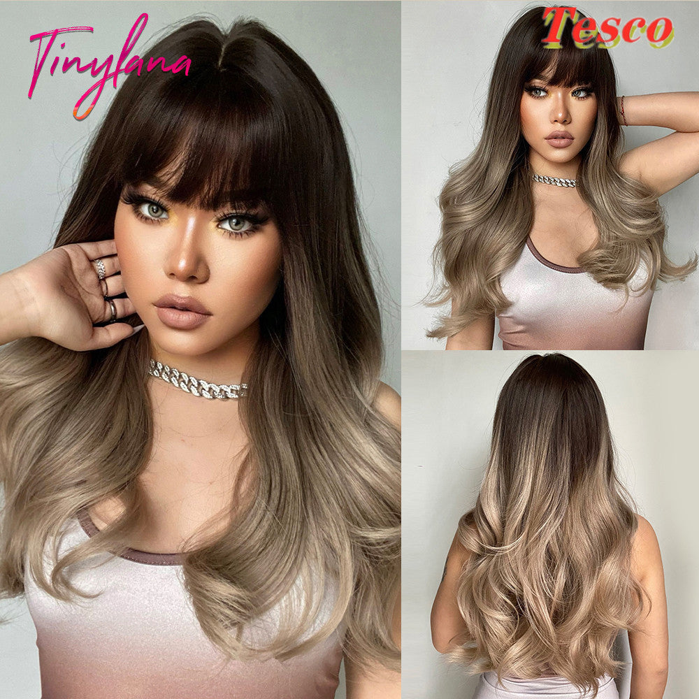 Women Wear Wavy Wigs Women Wear Wavy Wigs